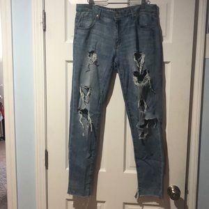 Lightwash Distressed Jeans